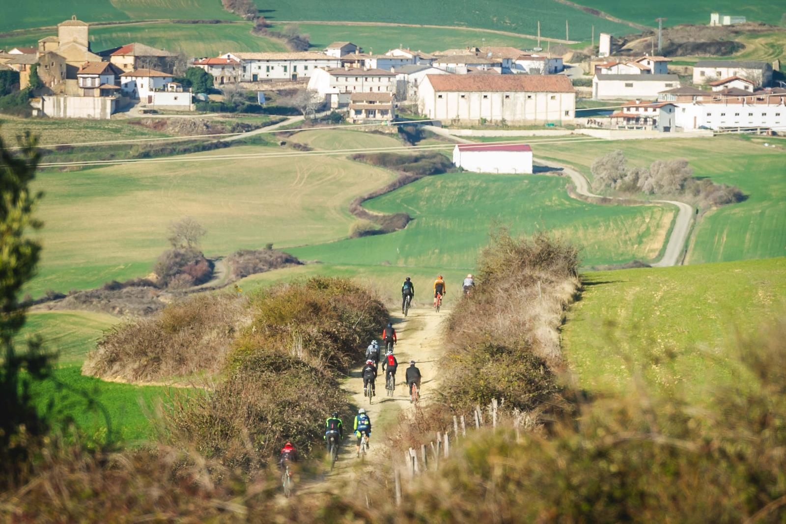 Camino entre Muez y Esténoz. Foto: Tierra Estella Epic Gravel